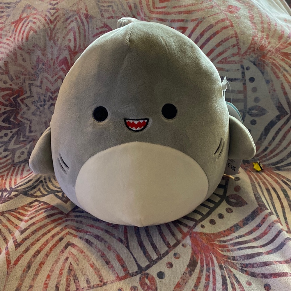 Squishmallows Gordon shark with grey fins - Picture 1 of 3